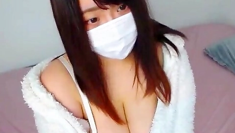Live chat with a beautiful girl with beautiful breasts