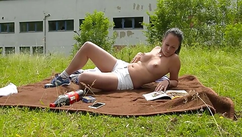 Pretty Girl Does Outdoor Fuck With Huge Cock Big George
